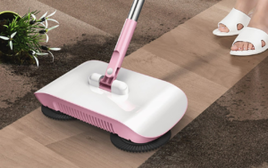 Chổi, cây lau nhà là vật dụng vệ sinh cần thiết