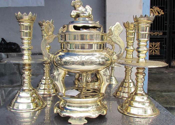 Chỉ bạn những mẹo làm mới đồ đồng ngày tết